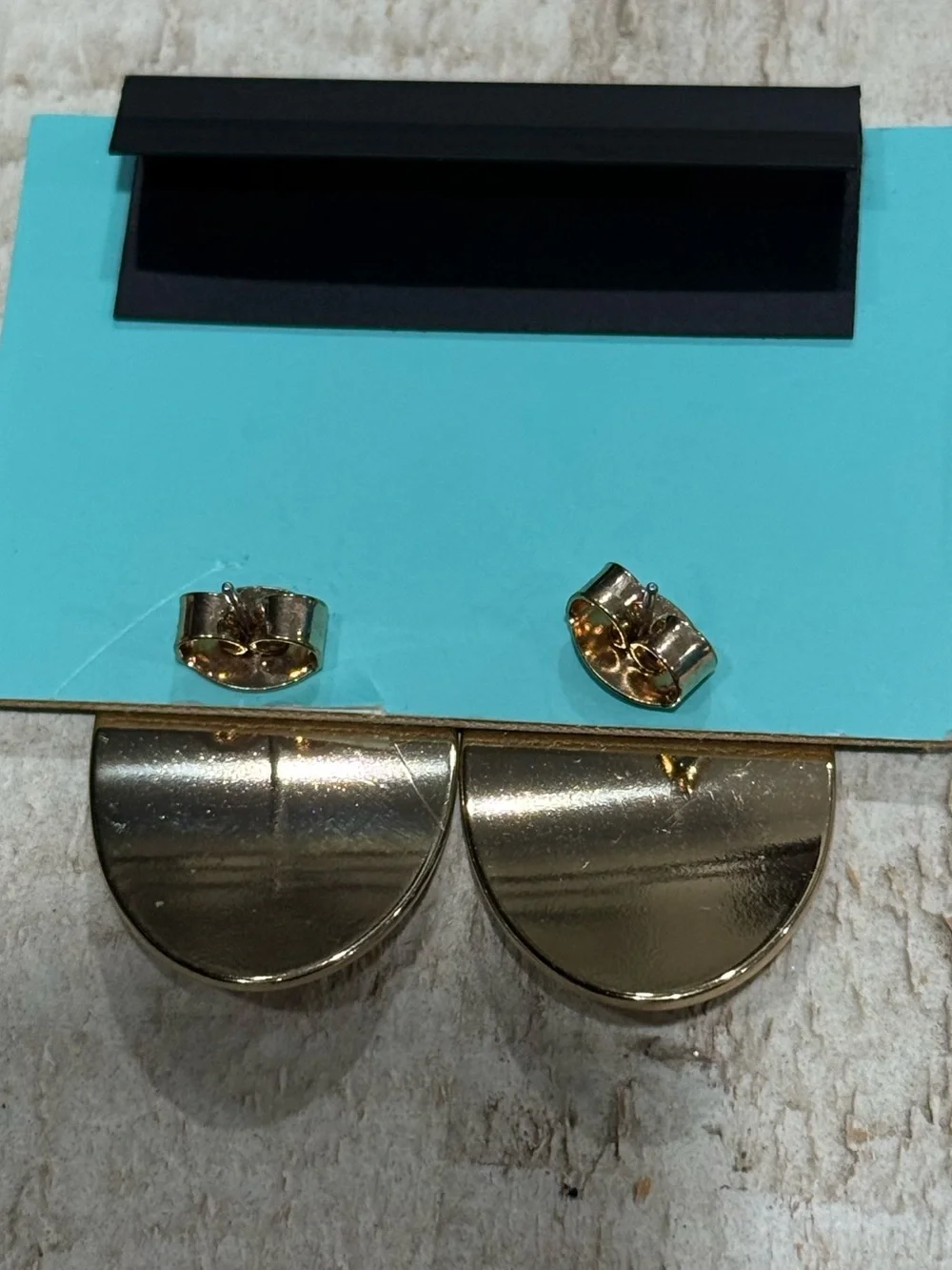 Everri Oval Gold Oval Earrings